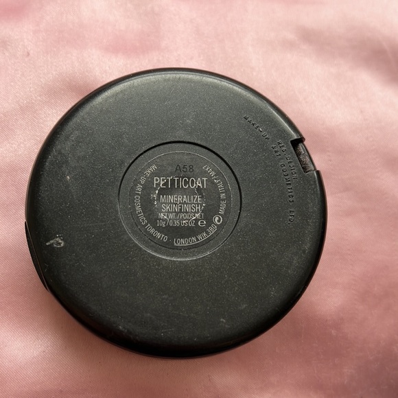 Limited Edition MAC Mineralize Skinfinish in PETTICOAT / EUC - Picture 2 of 4